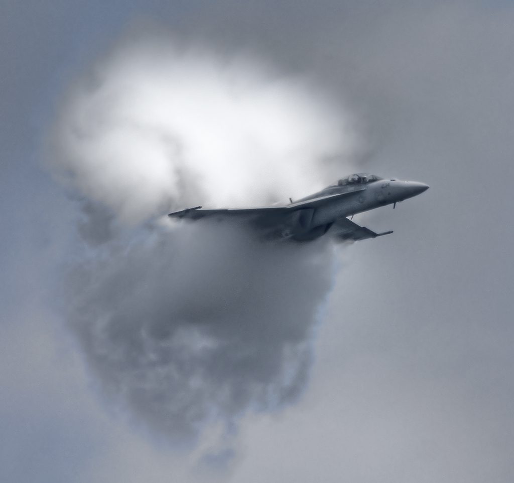 F-18_vapor_halo_at_air_show
