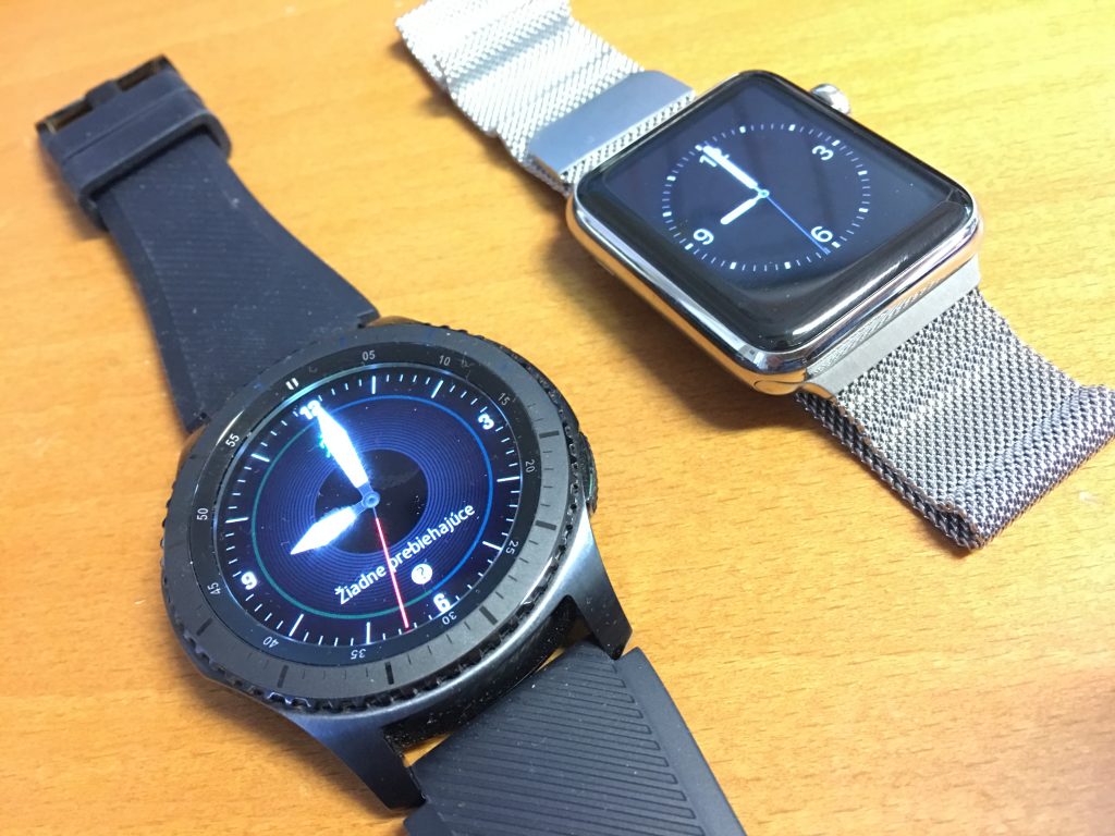 Samsung Gear S3 a Apple Watch